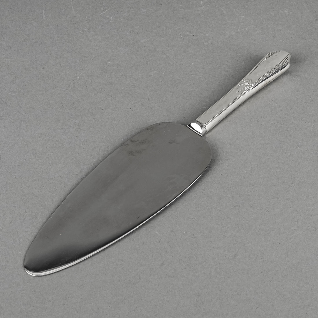 NORTHUMBRIA Laurier Sterling Handle Dessert Server