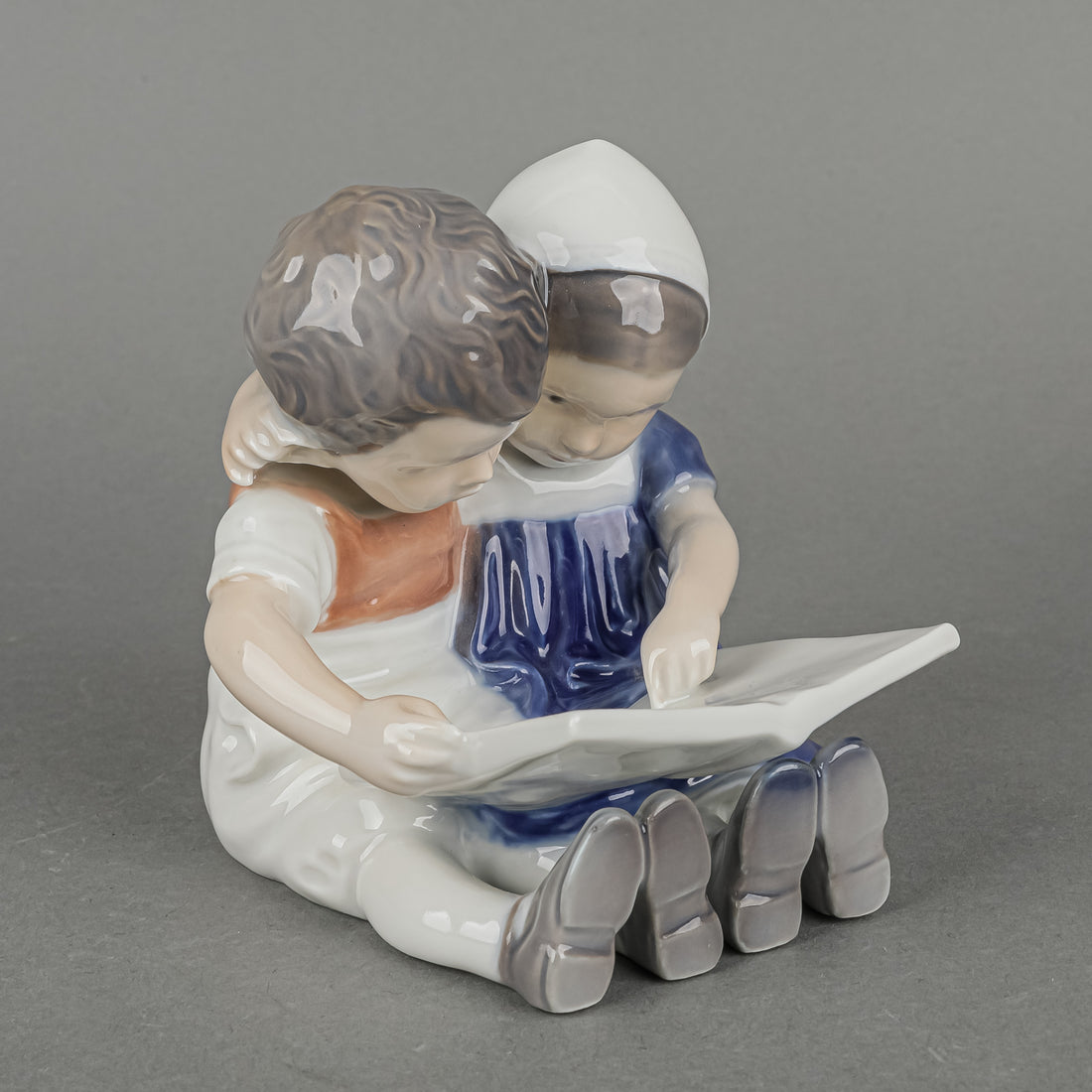 ROYAL COPENHAGEN Children Reading 402