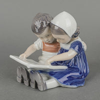 ROYAL COPENHAGEN Children Reading 402
