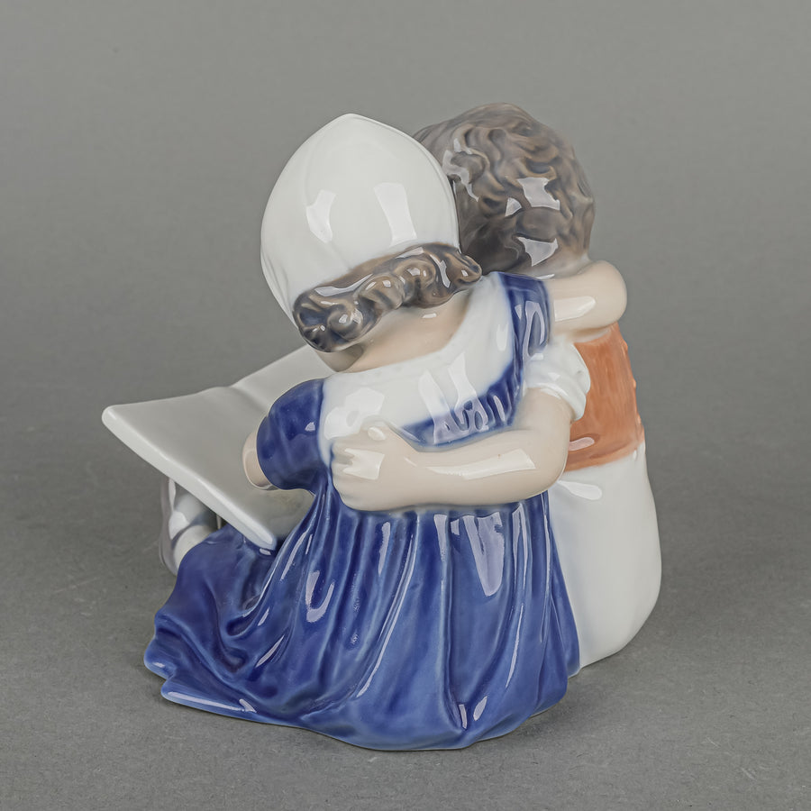 ROYAL COPENHAGEN Children Reading 402