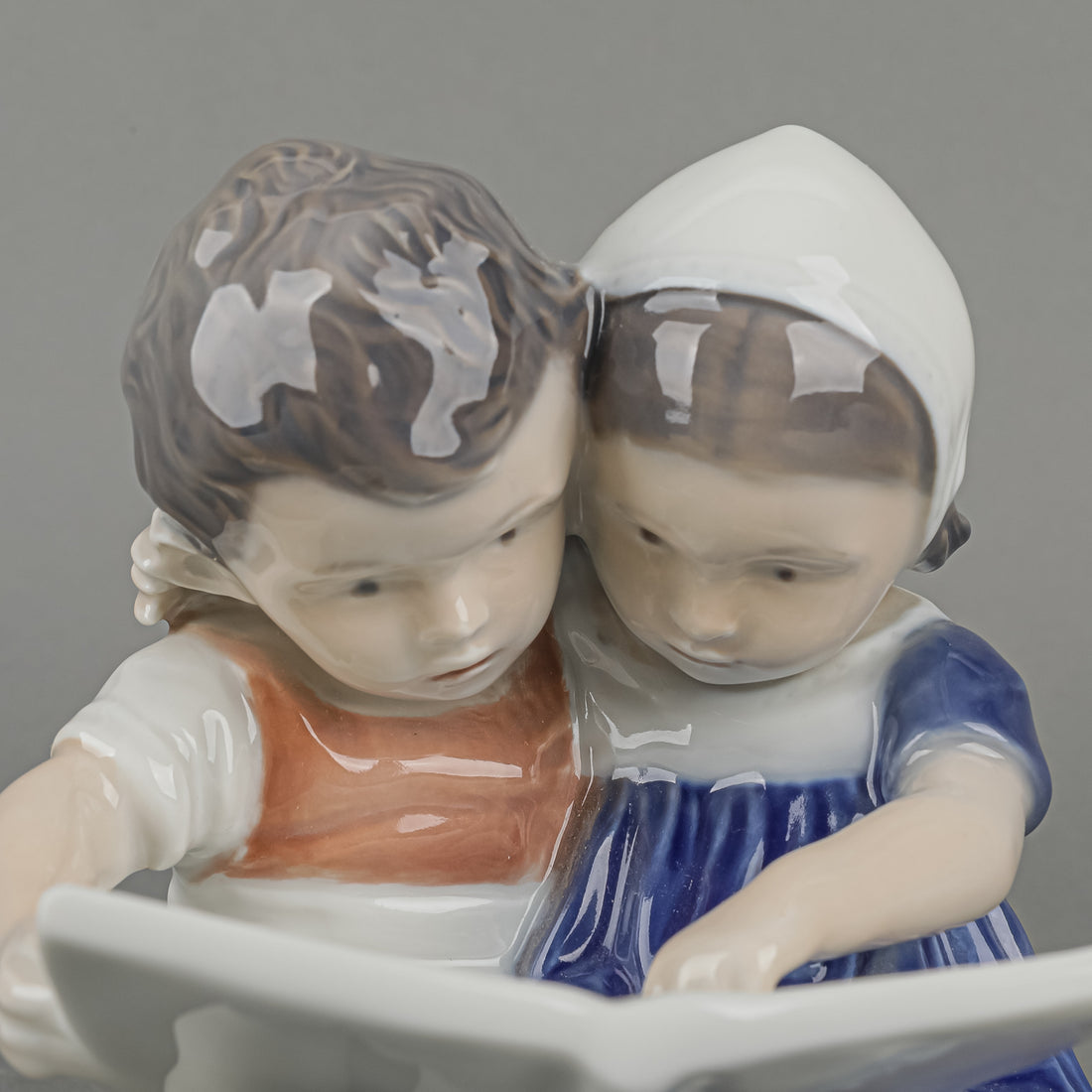 ROYAL COPENHAGEN Children Reading 402