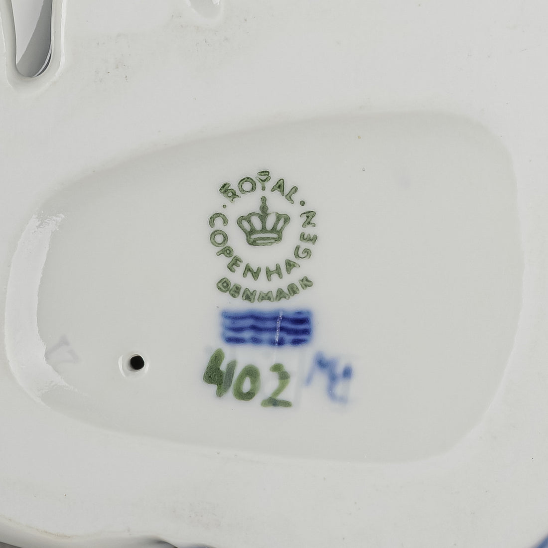 ROYAL COPENHAGEN Children Reading 402