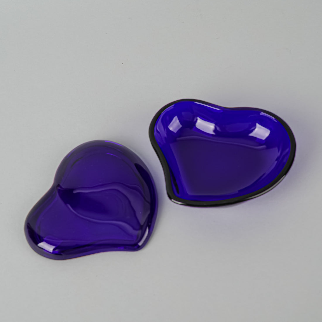 TIFFANY & CO Elsa Peretti Cobalt Glass Heart Trinket Box