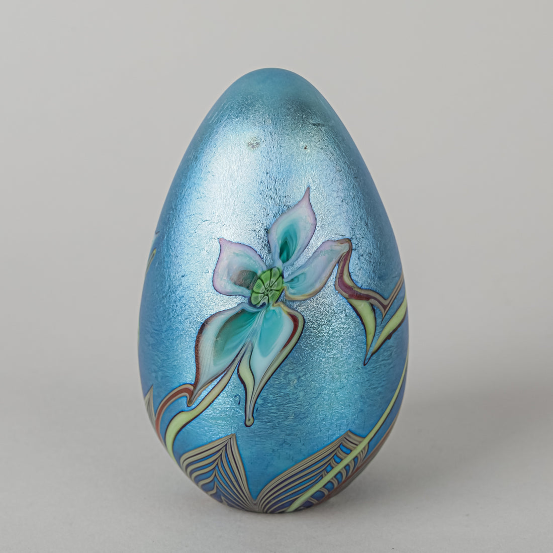 ORIENT & FLUME Flowers & Vines Iridescent Glass Paperweight