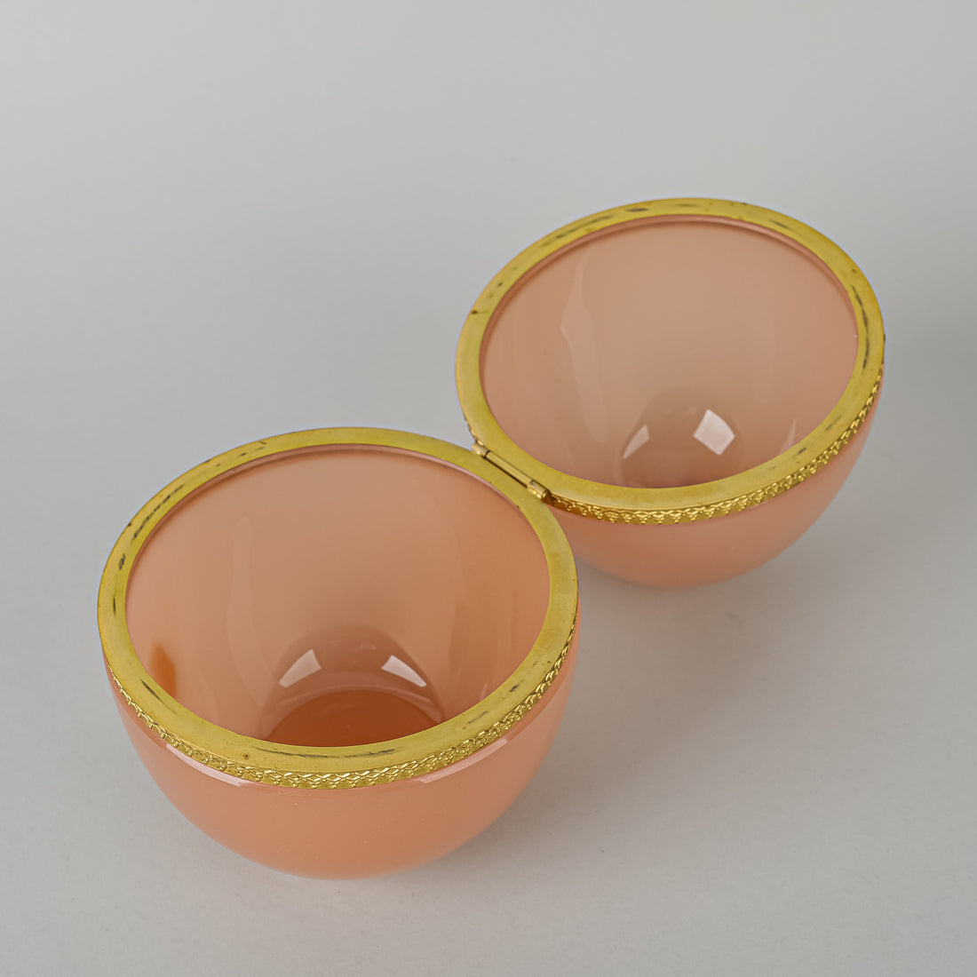 CENEDESE Murano Peach Opaline Glass Egg Box w/Brass Mounts