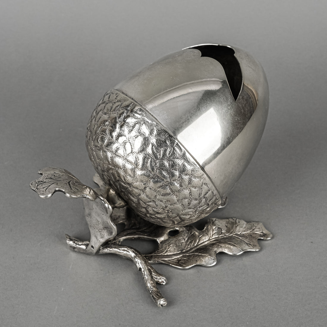 ROBERTS & BELK Silverplate Acorn Shaped Spoon Warmer