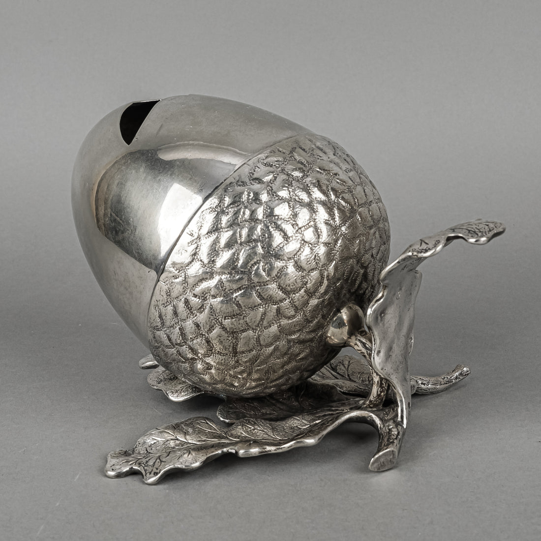 ROBERTS & BELK Silverplate Acorn Shaped Spoon Warmer
