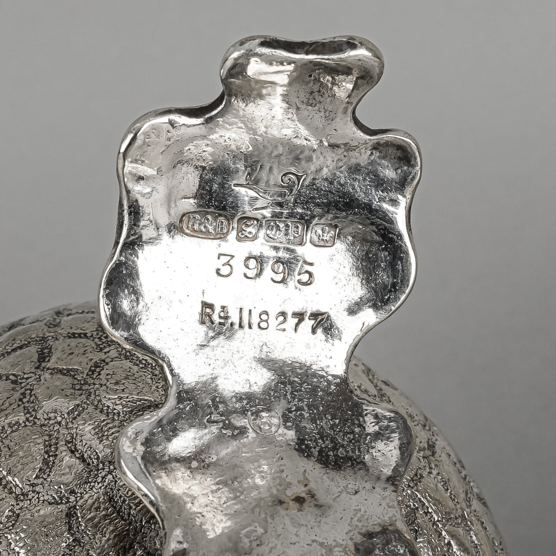 ROBERTS & BELK Silverplate Acorn Shaped Spoon Warmer