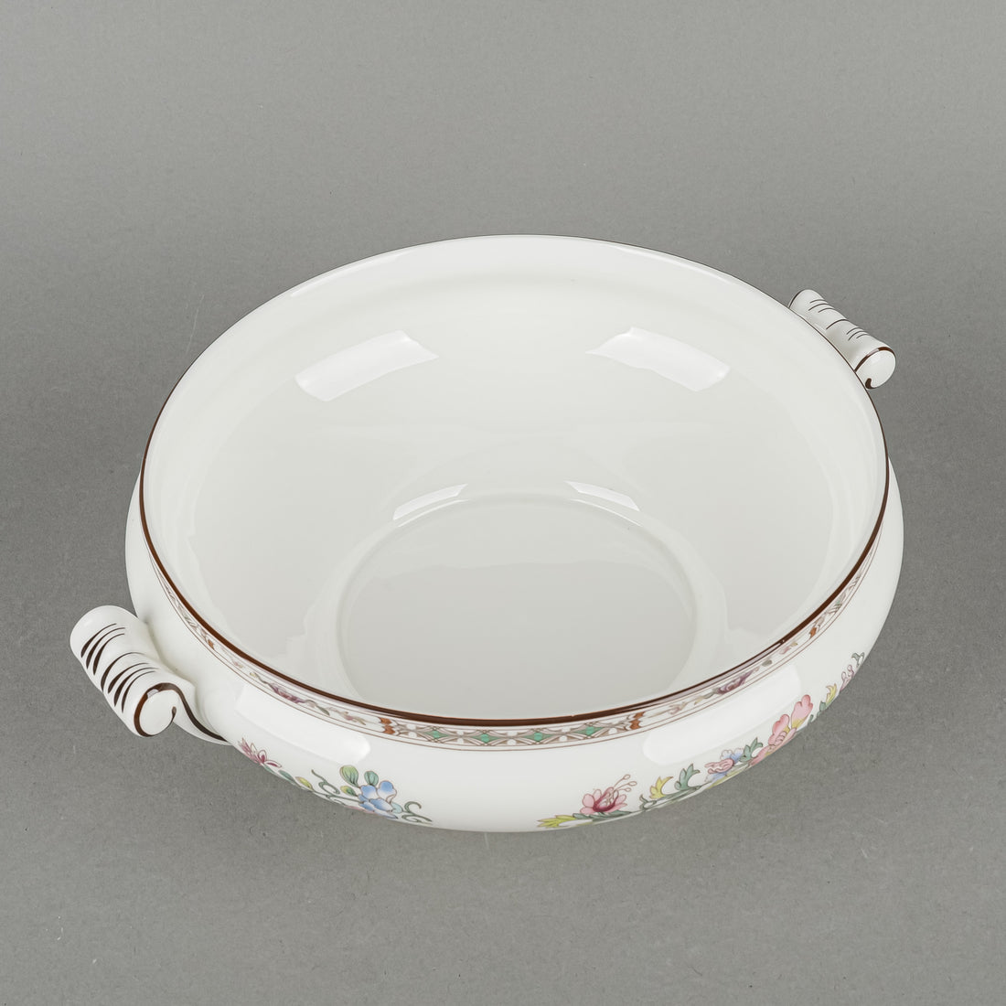 WEDGWOOD Kutani Crane Covered Serving Bowl