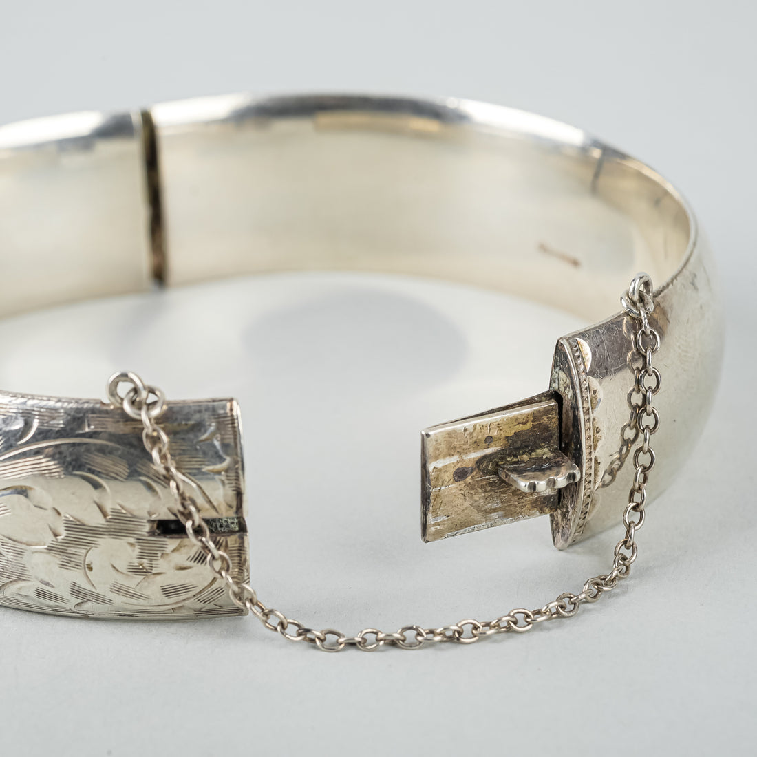 Sterling Silver Chased Hollow Rounded Bangle Bracelet