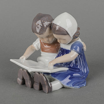BING & GRØNDAHL Figurine Children Reading 1567