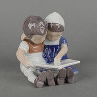 BING & GRØNDAHL Figurine Children Reading 1567