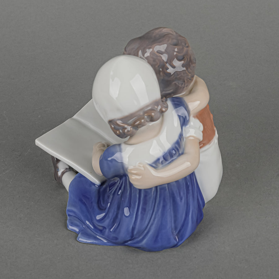BING & GRØNDAHL Figurine Children Reading 1567