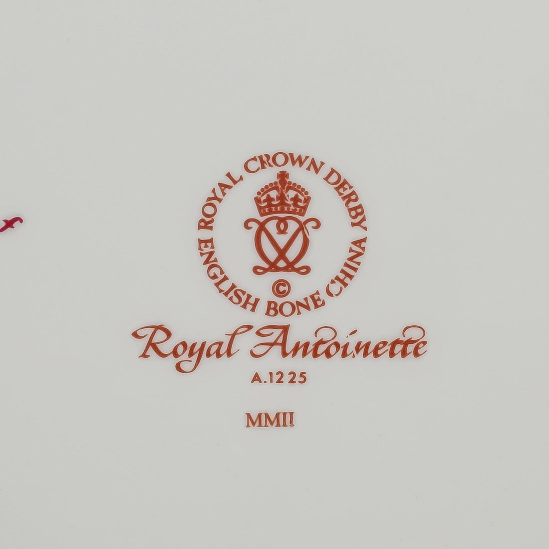 ROYAL CROWN DERBY Royal Antoinette A1125 Ruffle Dinner Plate