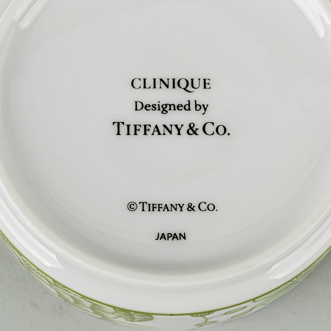 TIFFANY & CO Clinique Round Covered Porcelain Trinket Box