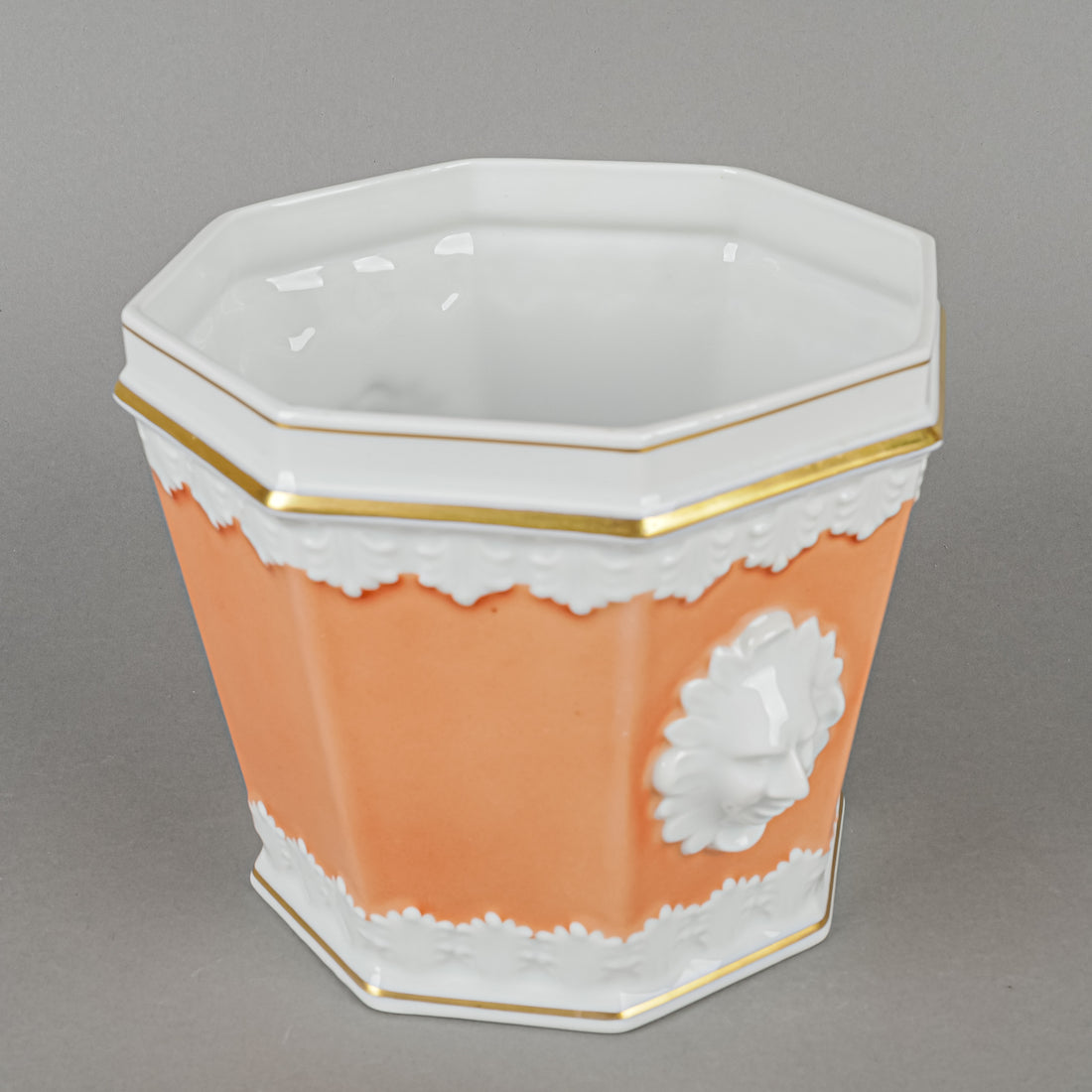 VISTA ALEGRE MOTTAHEDEH Neoclassical Cachepot Coral