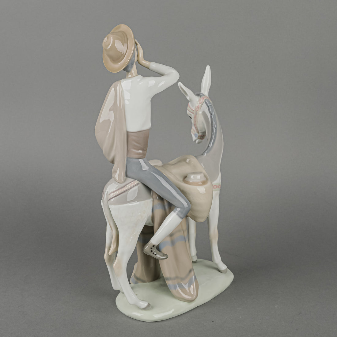 LLADRO Figurine Honey Peddler 4638