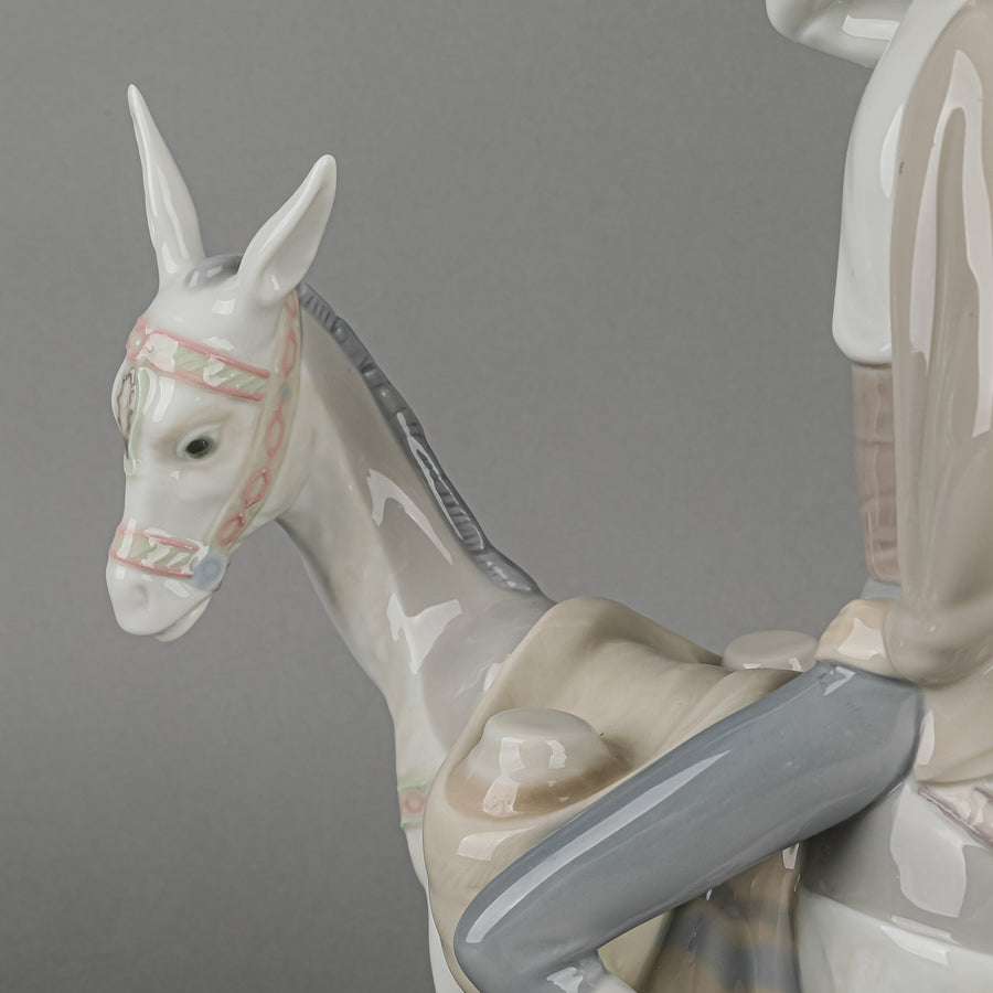 LLADRO Figurine Honey Peddler 4638