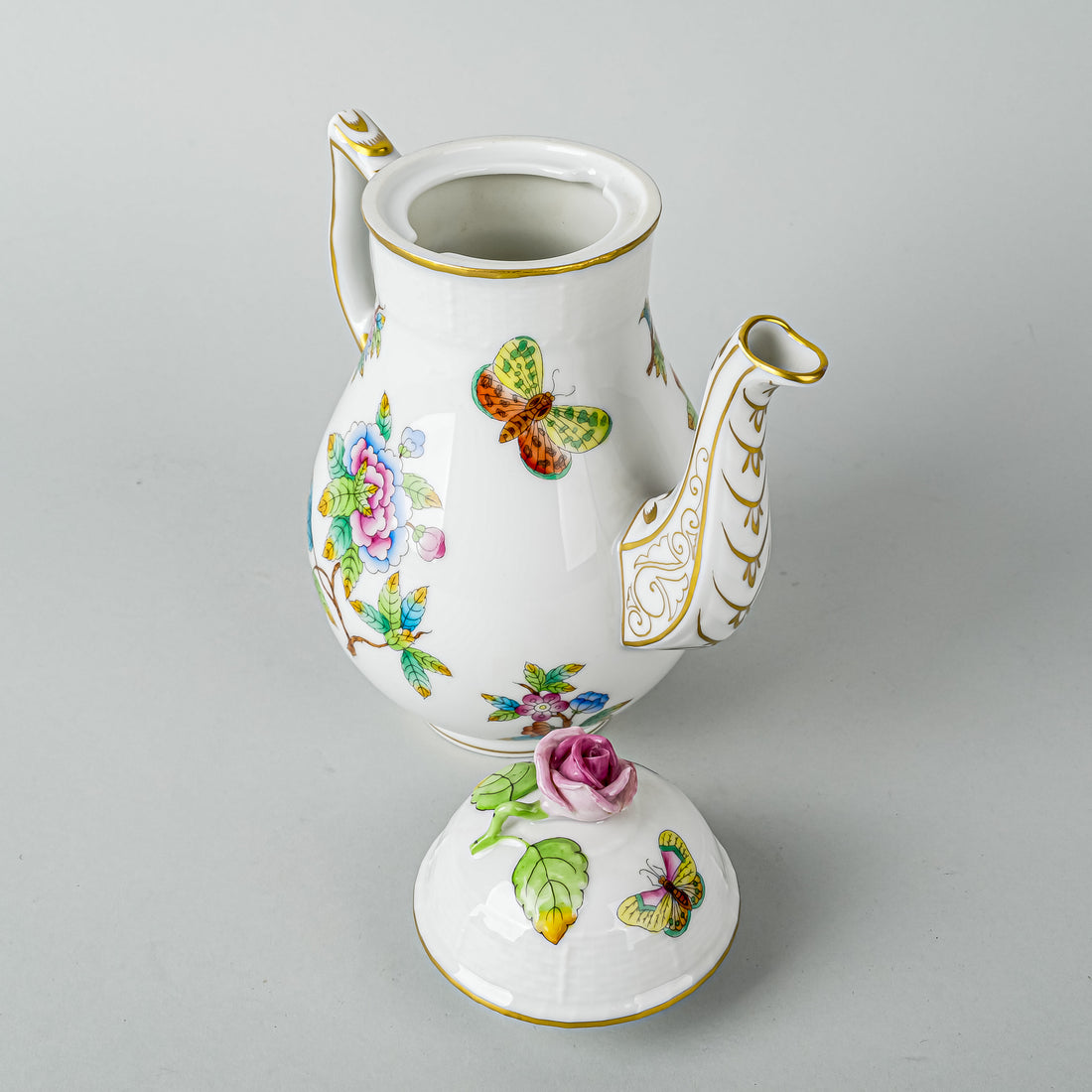 HEREND Queen Victoria Coffee Pot With Rose Knob Lid 612