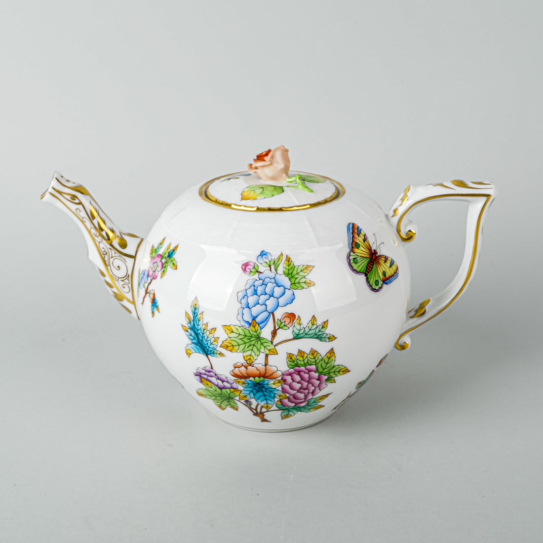 HEREND Queen Victoria Teapot With Rose Knob Lid 601