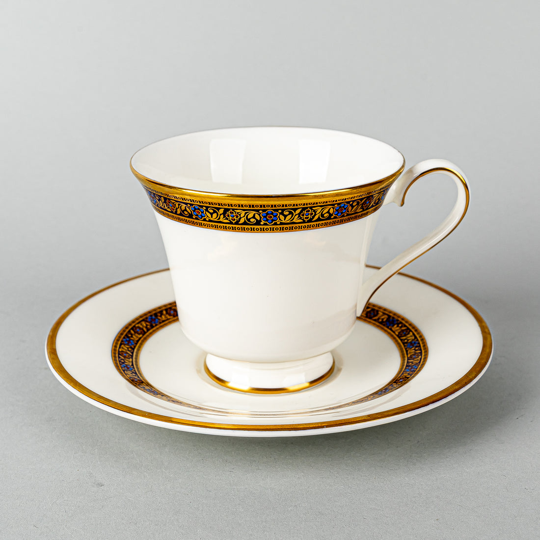 ROYAL DOULTON Harlow H5034 35 Pieces