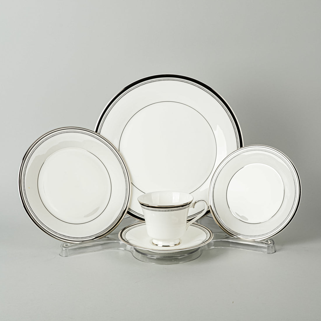 ROYAL DOULTON Sarabande H5023 8 Place Settings