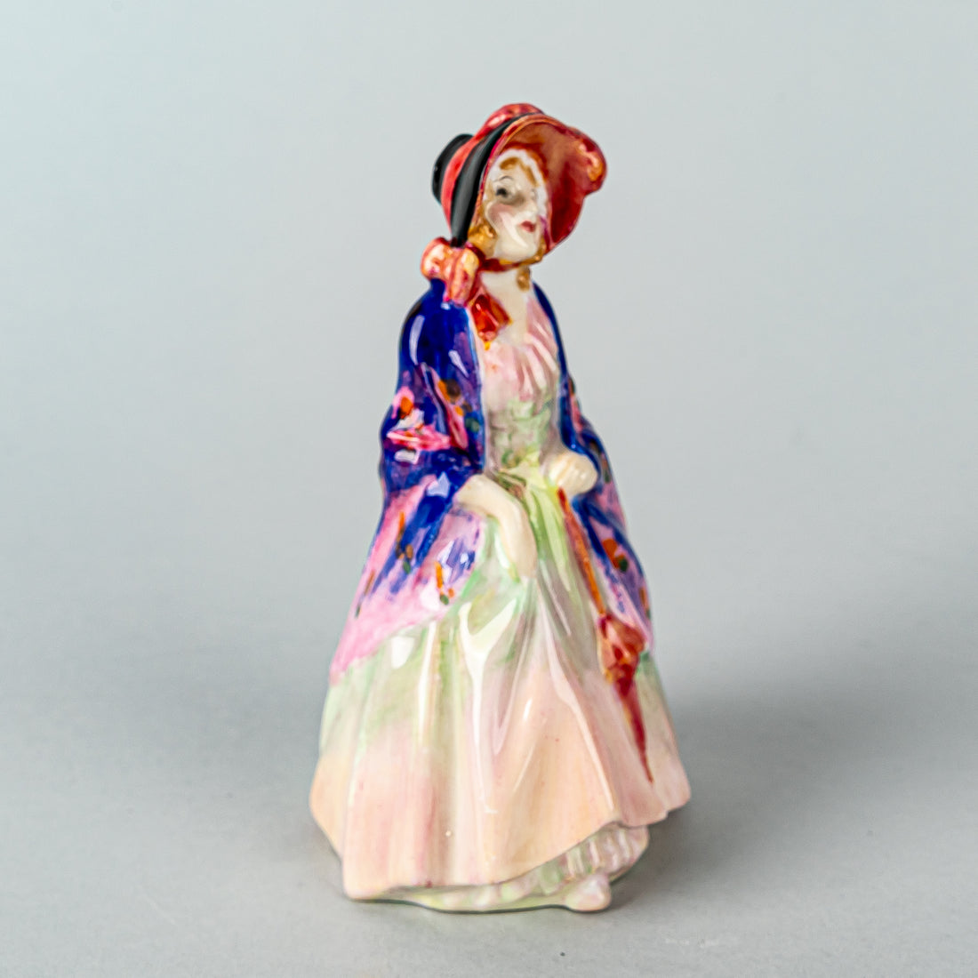 ROYAL DOULTON Figurine Paisley Shawl M4 Miniatures