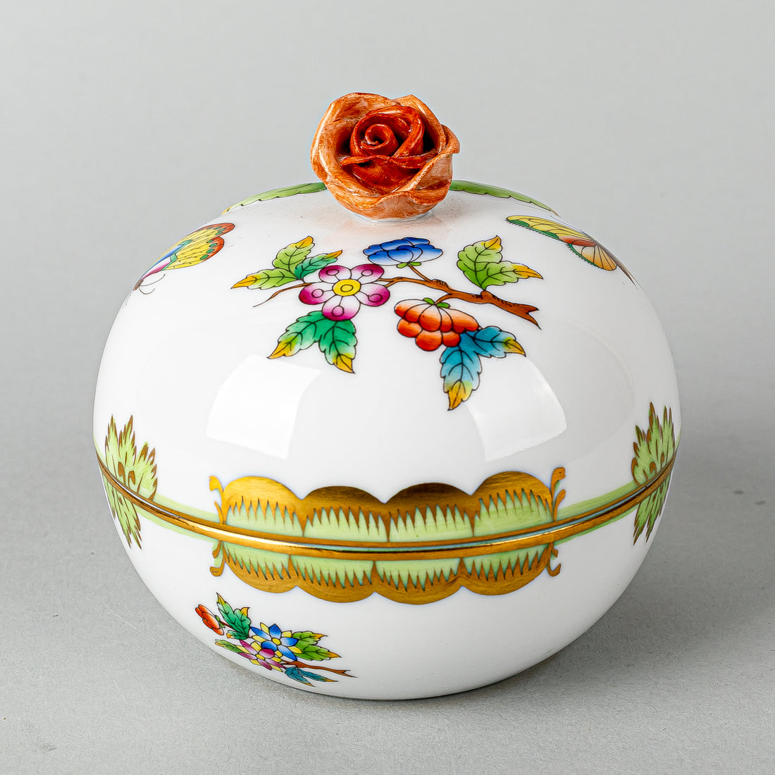 HEREND Queen Victoria Bonbonniere With Rose Knob