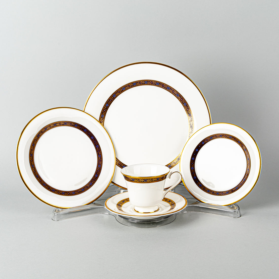 ROYAL DOULTON Harlow H5034 35 Pieces