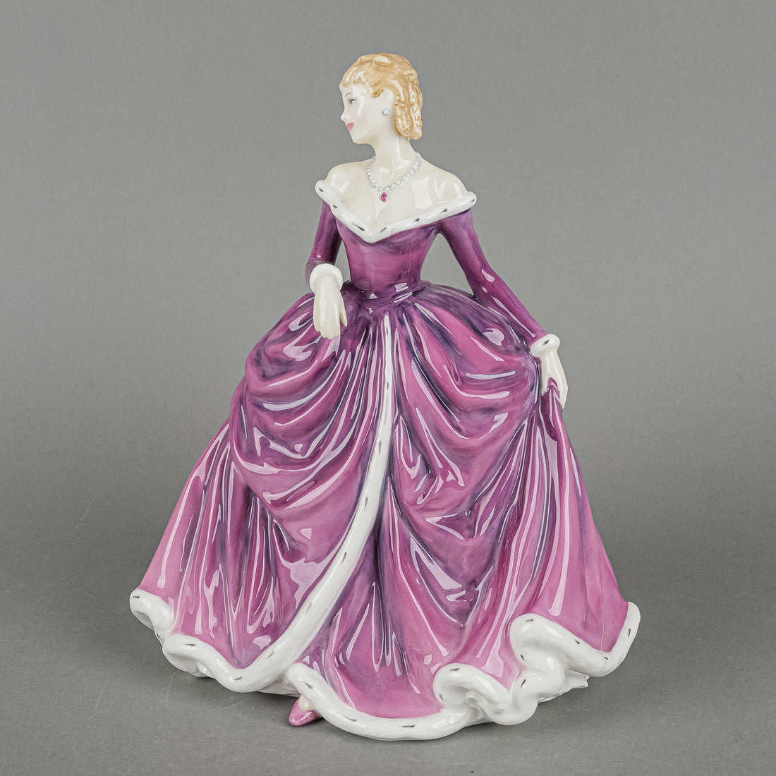 ROYAL DOULTON Figurine Belle HN 4235