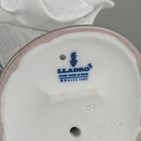 LLADRO Figurine Over The Threshold 5282