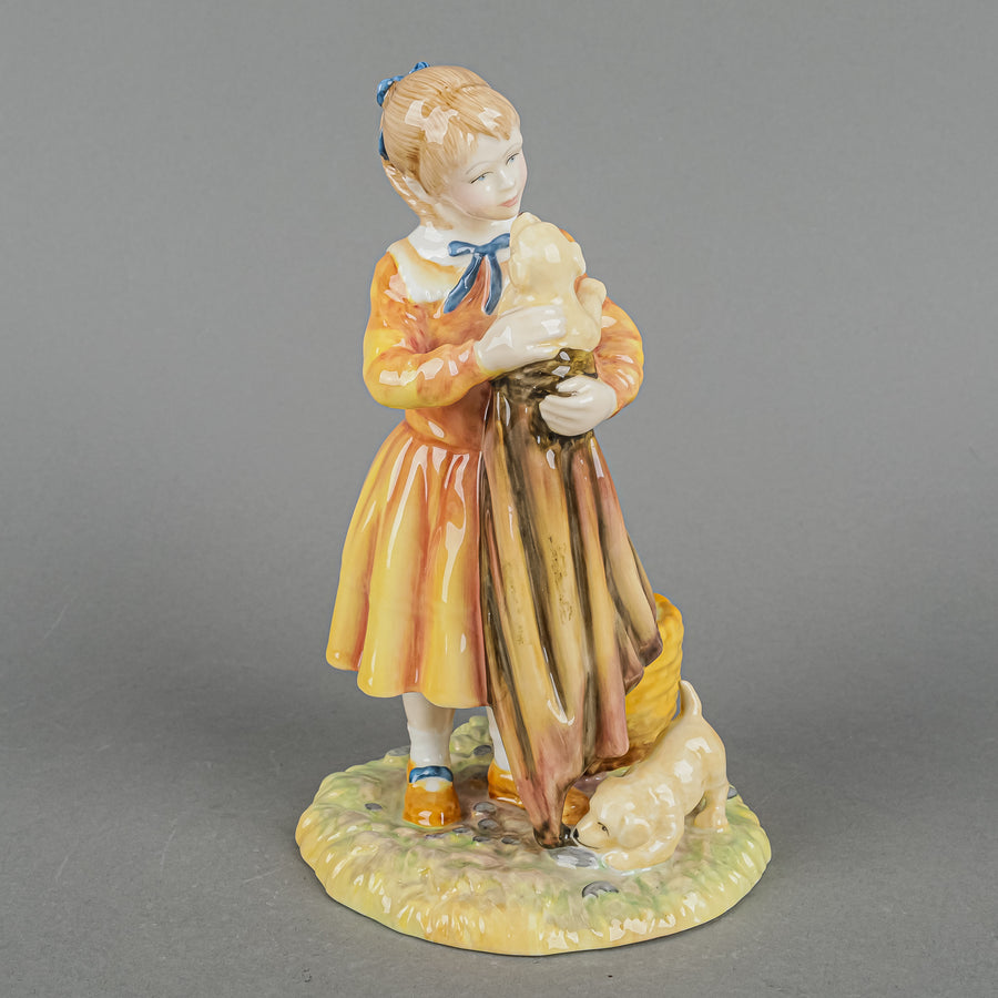 ROYAL DOULTON Figurine Puppy Love HN 3371  Age Of Innocence