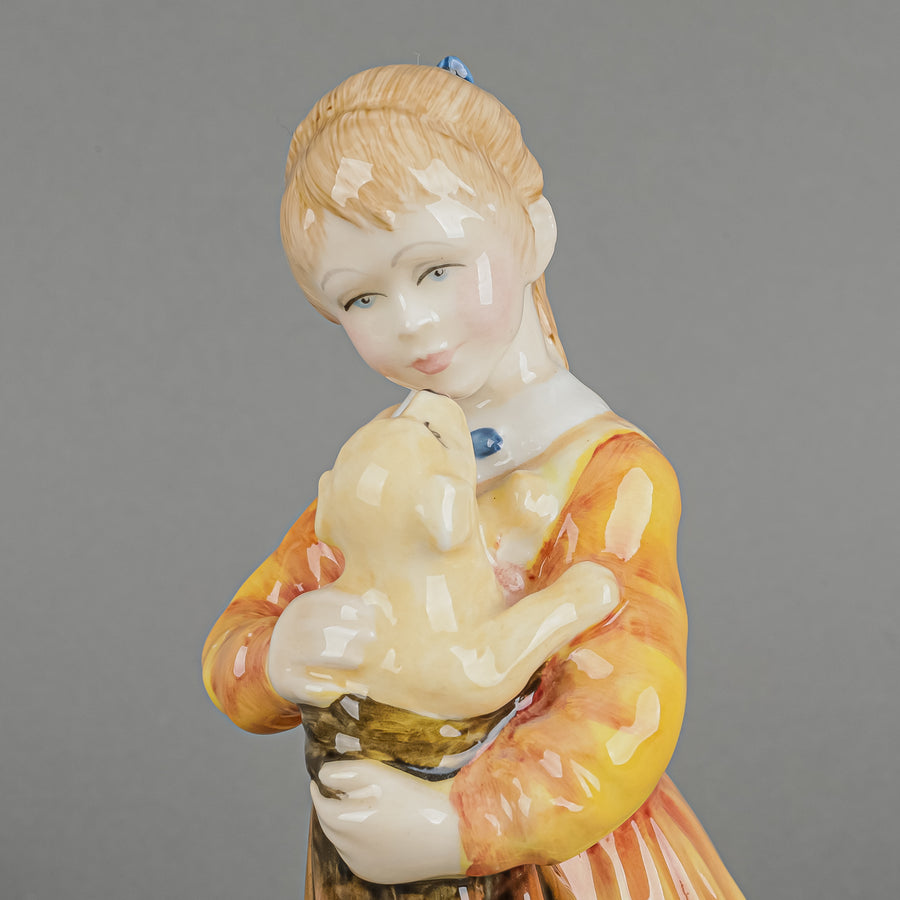 ROYAL DOULTON Figurine Puppy Love HN 3371  Age Of Innocence