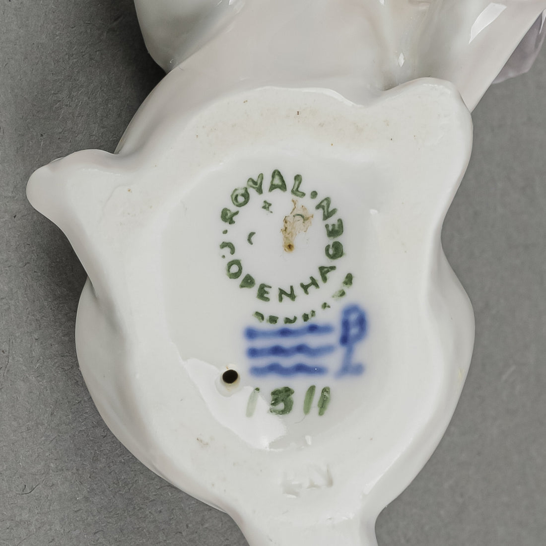 ROYAL COPENHAGEN Figurine Pointer Puppy 1311