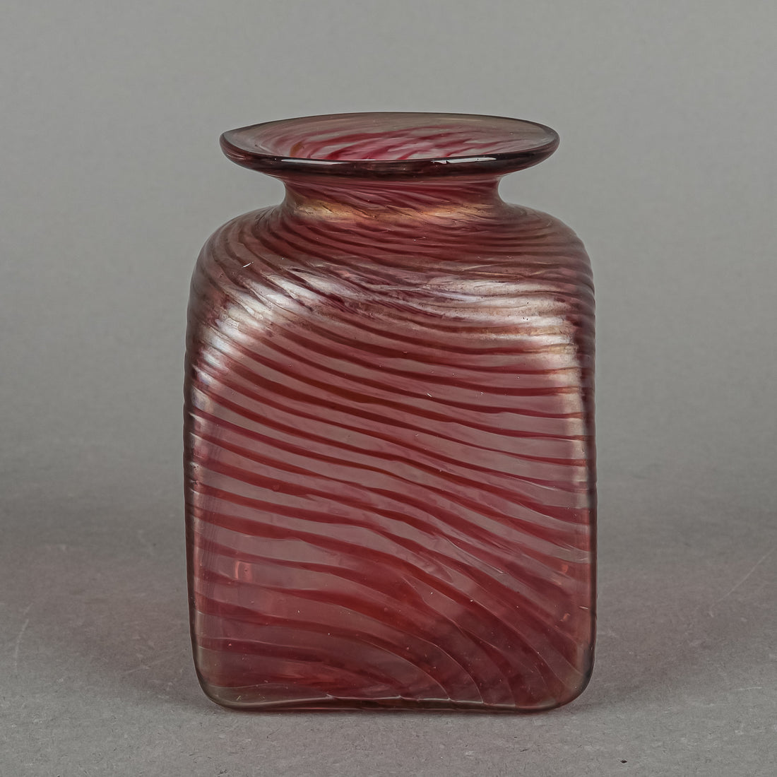 ROBERT HELD ART GLASS Iridescent Square Pot