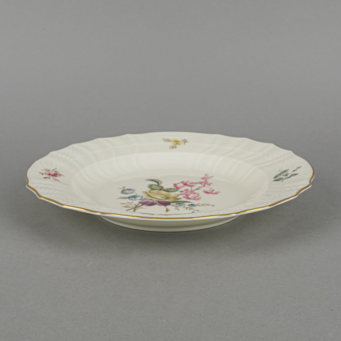 ROYAL COPENHAGEN Frijsenborg 910 Ivory Dinner Plates Set of 2