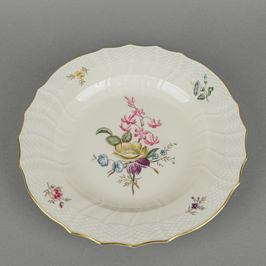 ROYAL COPENHAGEN Frijsenborg 910 Ivory Dinner Plates Set of 2