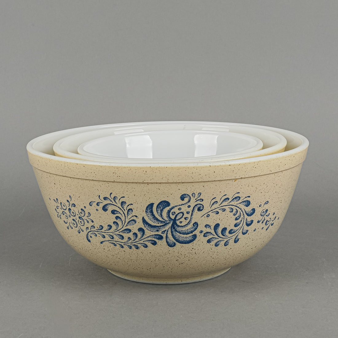 PYREX Homestead Nesting Mixing Bowls Set of 3
