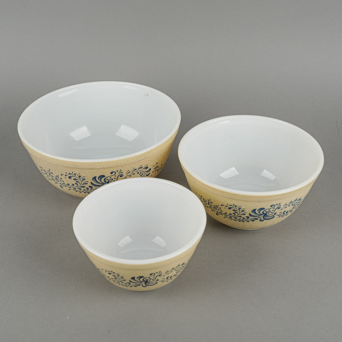 PYREX Homestead Nesting Mixing Bowls Set of 3