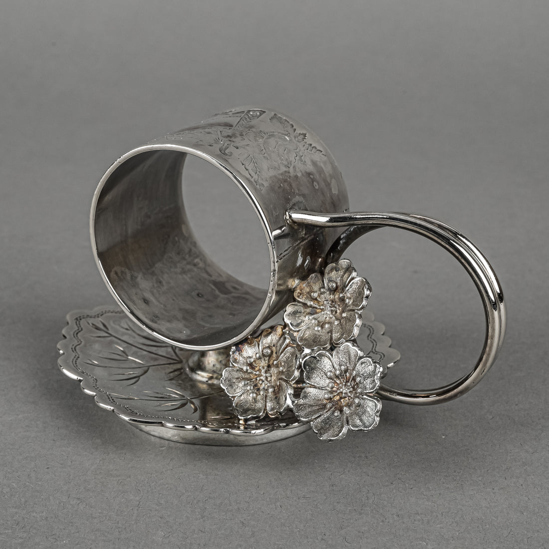 TORONTO SILVER PLATE CO Silverplate Sculptural Napkin Ring 1145 Flora