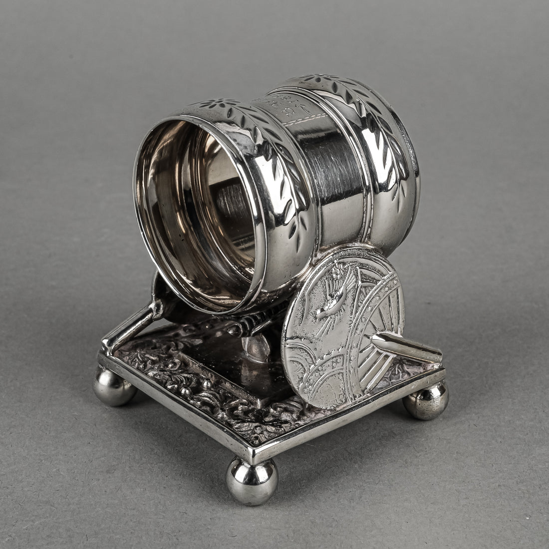 MERIDEN BRITANNIA CO Silverplate Figural Napkin Ring 208 Bee