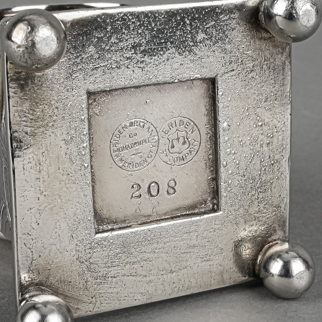 MERIDEN BRITANNIA CO Silverplate Figural Napkin Ring 208 Bee