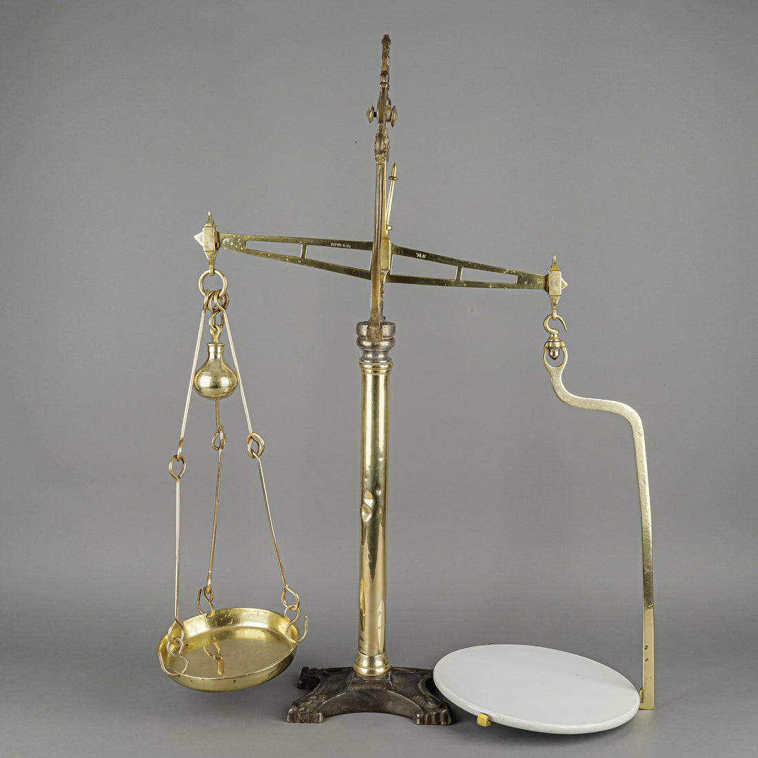 BERRY & WARMINGTON Antique Brass Balance Scale w/Ceramic Tray