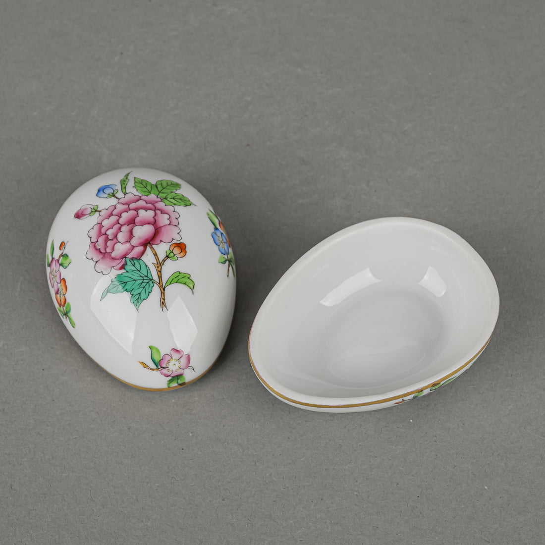 HEREND Queen Victoria Egg Box 6053