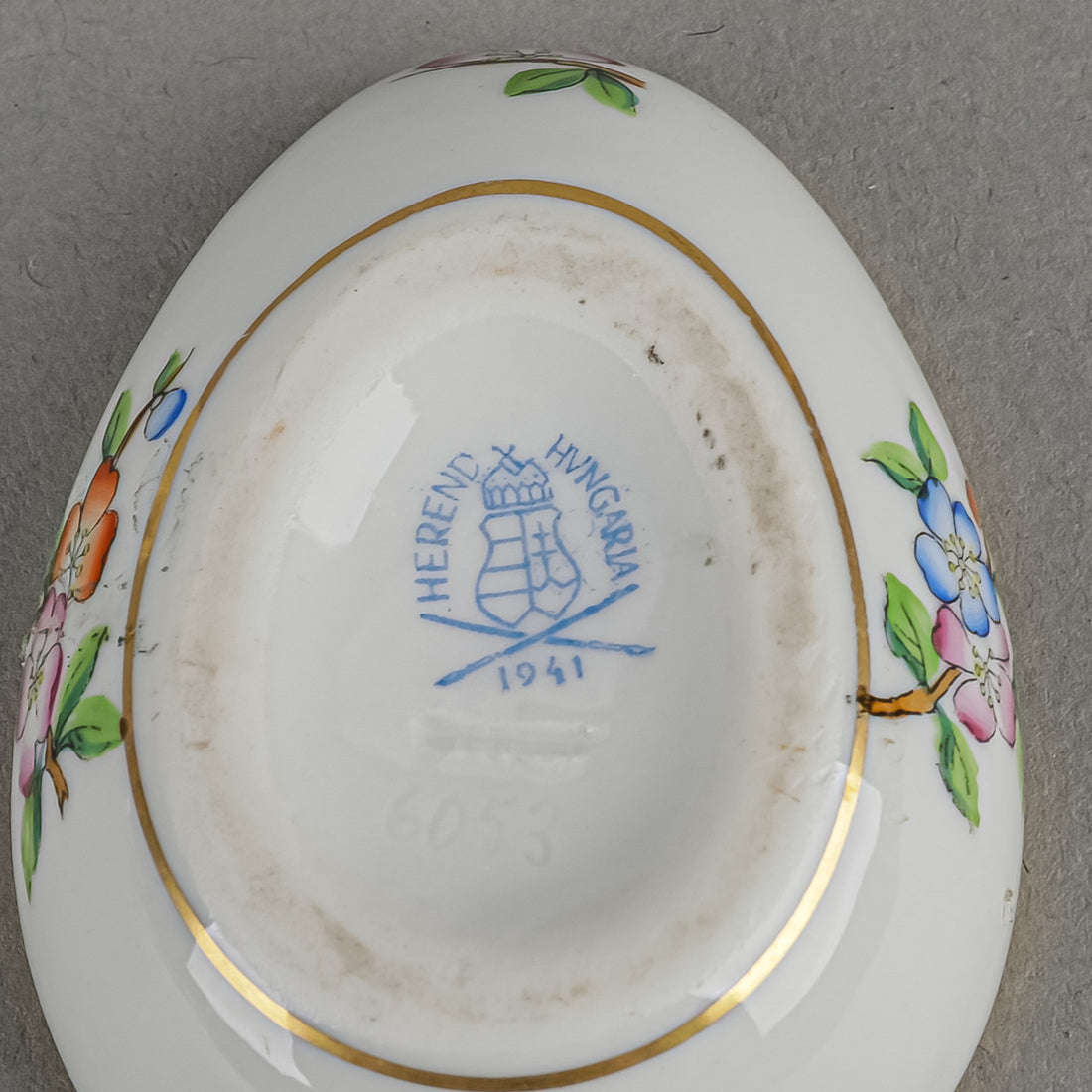 HEREND Queen Victoria Egg Box 6053