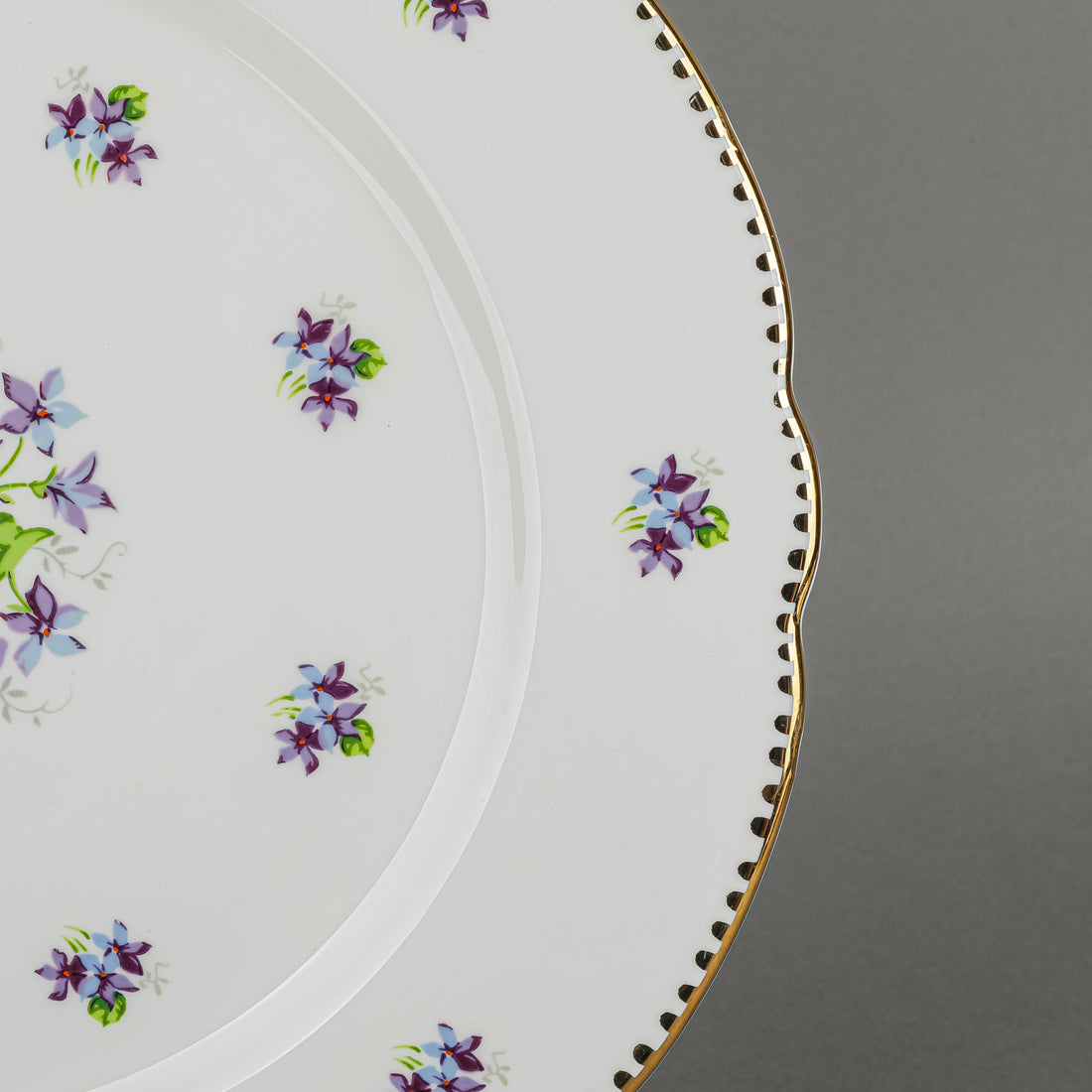 ROYAL STAFFORD Sweet Violets 28 Pieces
