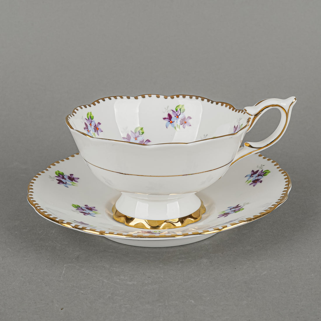 ROYAL STAFFORD Sweet Violets 28 Pieces