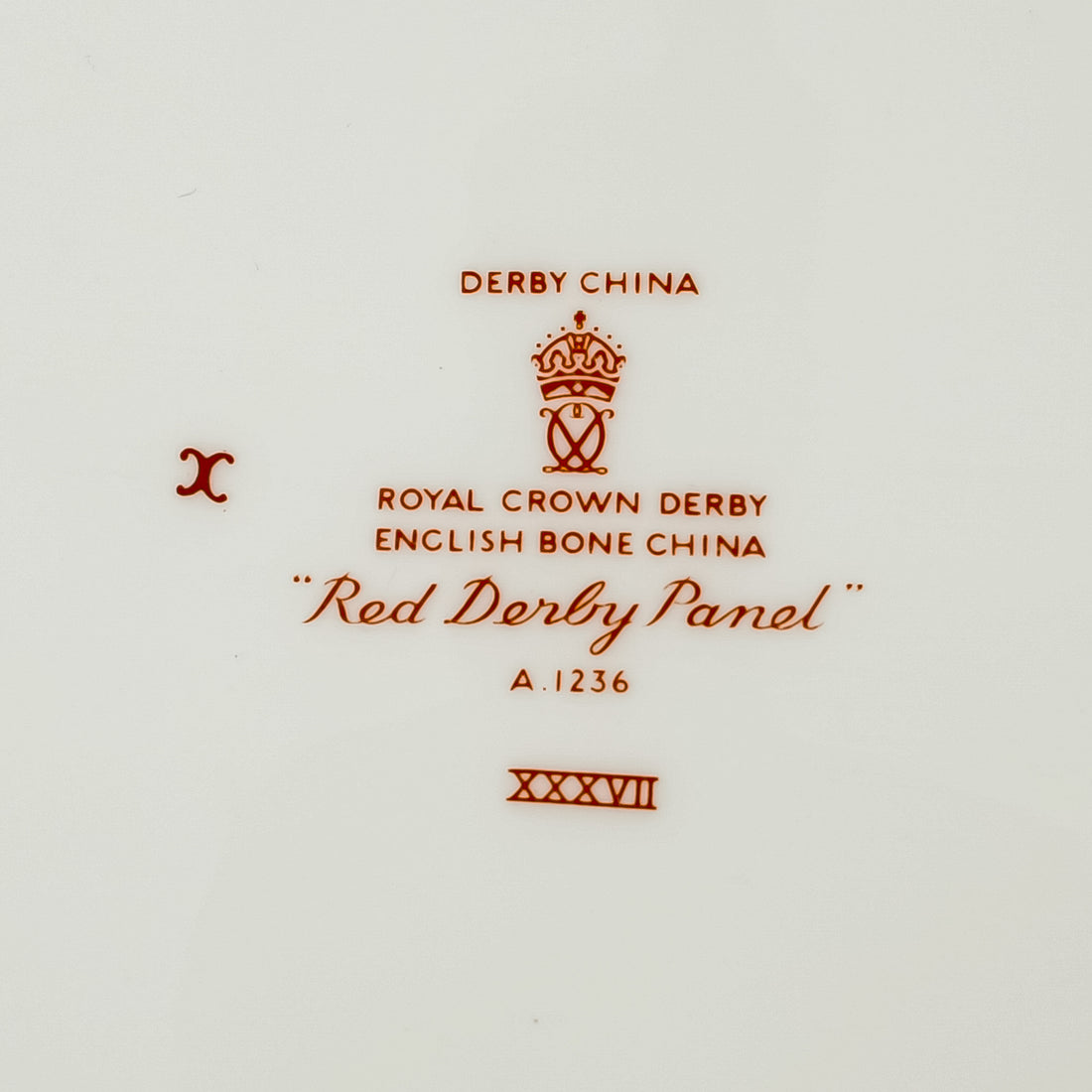 ROYAL CROWN DERBY Red Derby Panel Platter