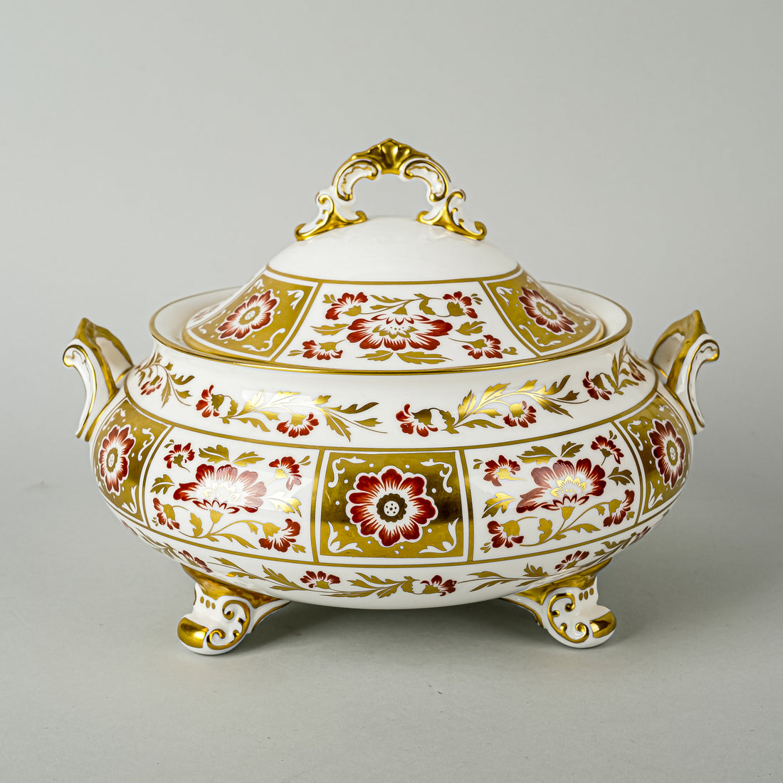 ROYAL CROWN DERBY Red Derby Covered Serving Dish