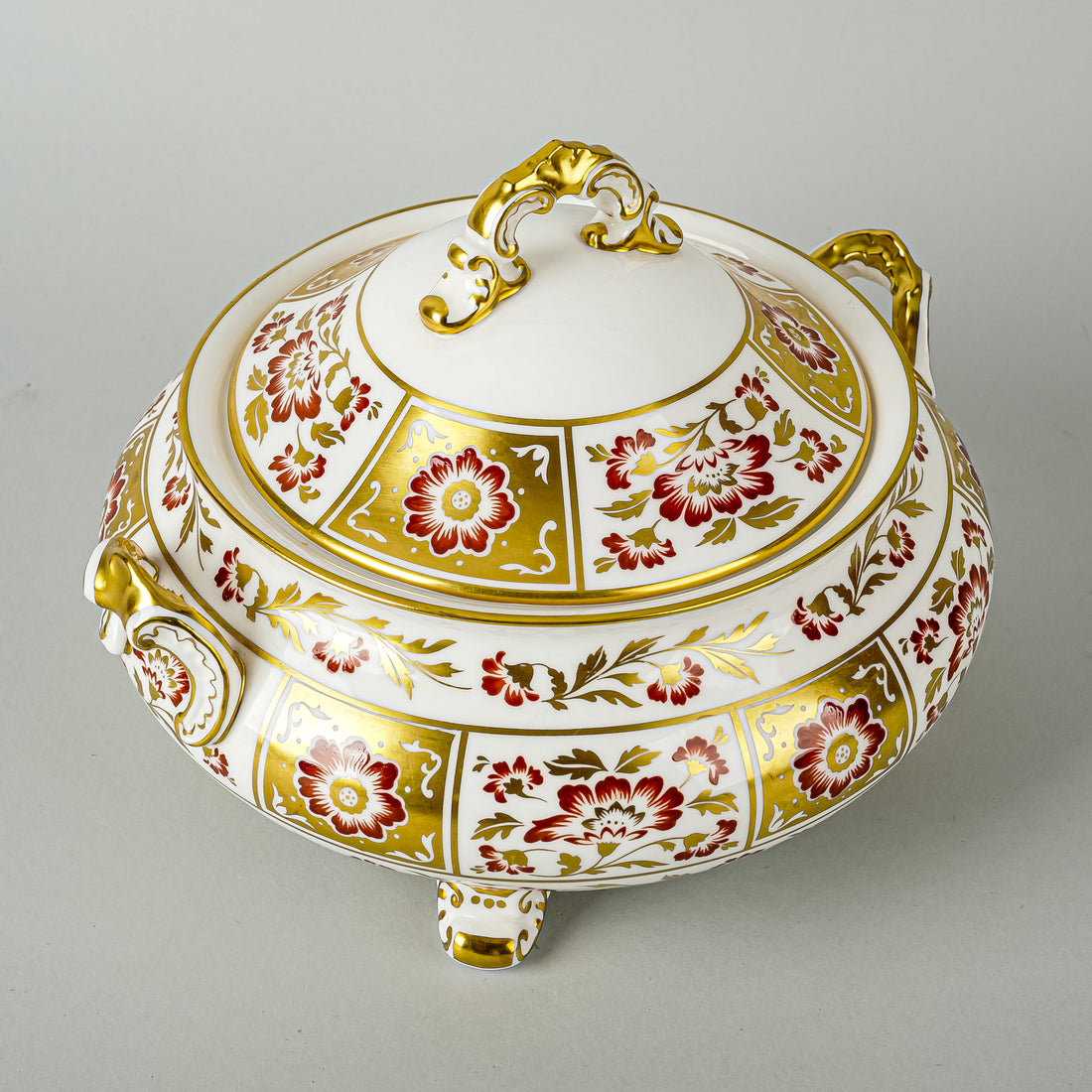 ROYAL CROWN DERBY Red Derby Covered Serving Dish